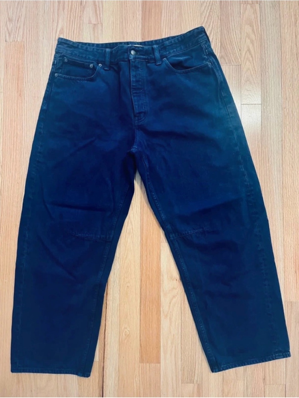 Madewell Women's Standard Darted Barrel-Leg Jeans, Navy, Size 30

Rise: 10 3/4"